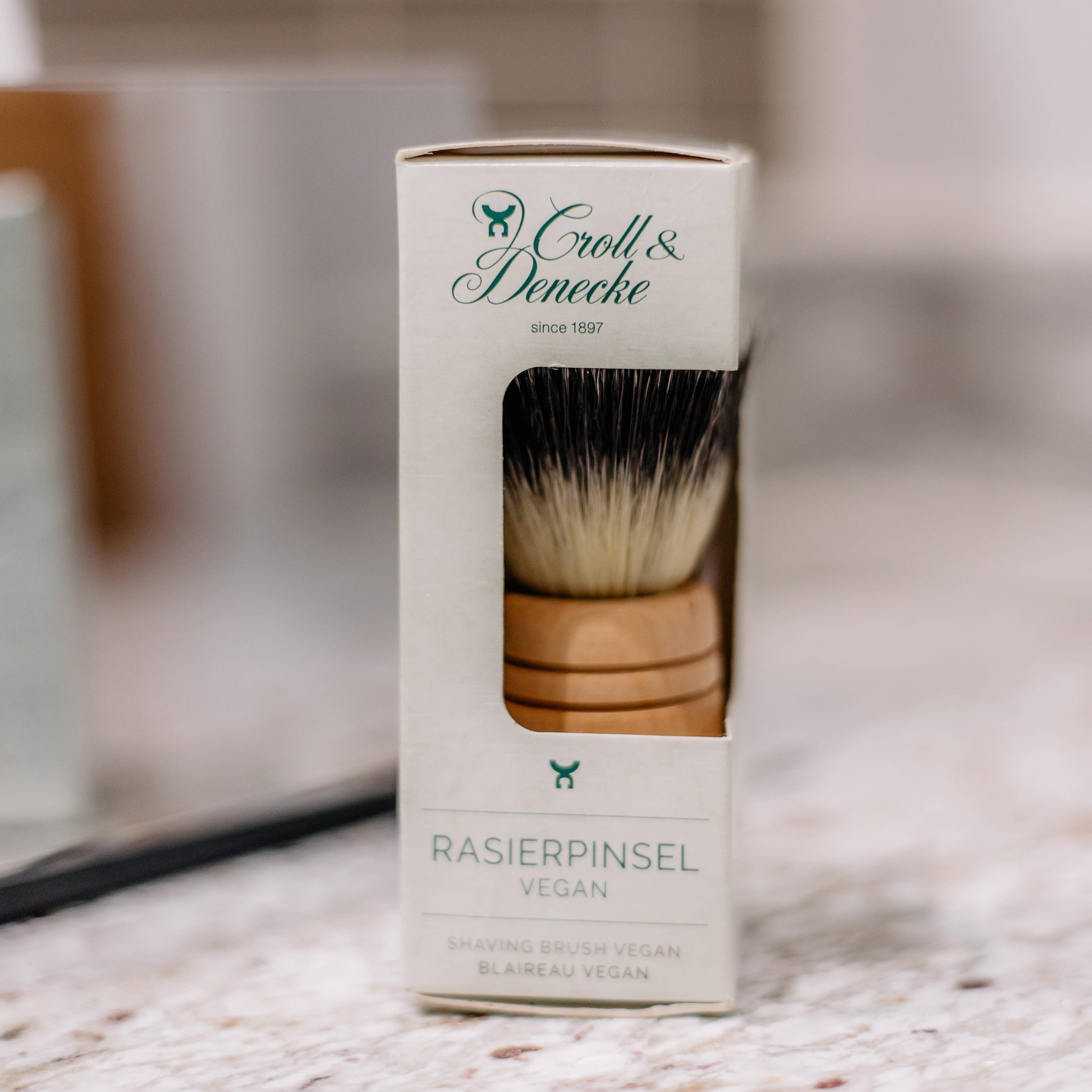 Vegan shaving brush made of wood gift father man
