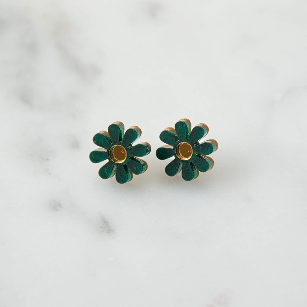 Daisy Stud Earrings: White & Gold