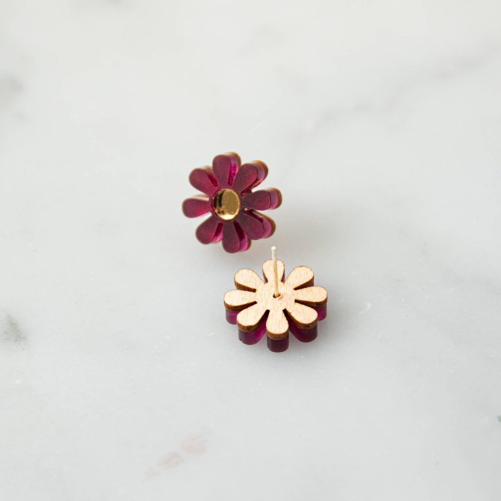Daisy Stud Earrings: White & Gold